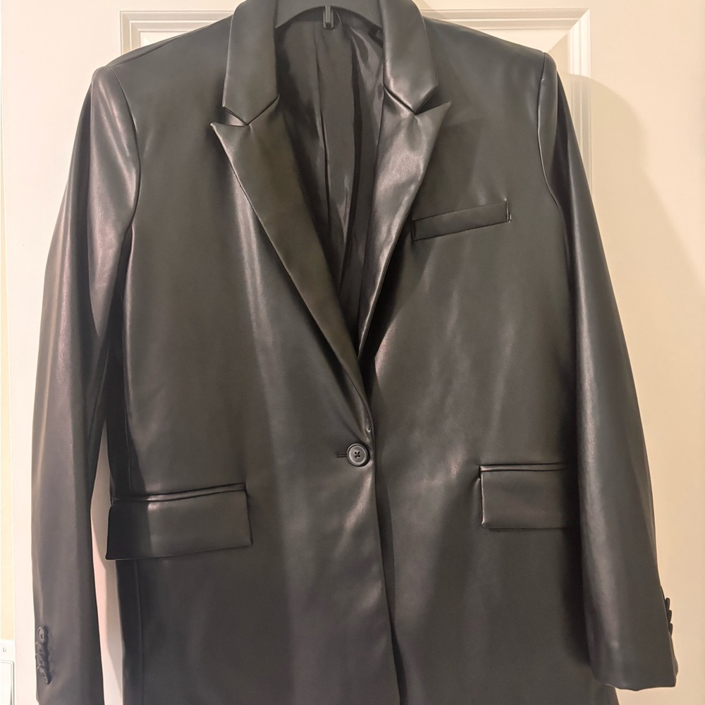 Pull&Bear Black women fall Faux Leather Blazer Large perfect for Fall season